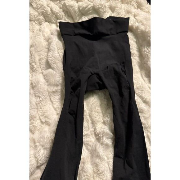 NWT: SKIMS - EVERYDAY SCULPT ABOVE THE KNEE SHORT - Picture 4 of 5